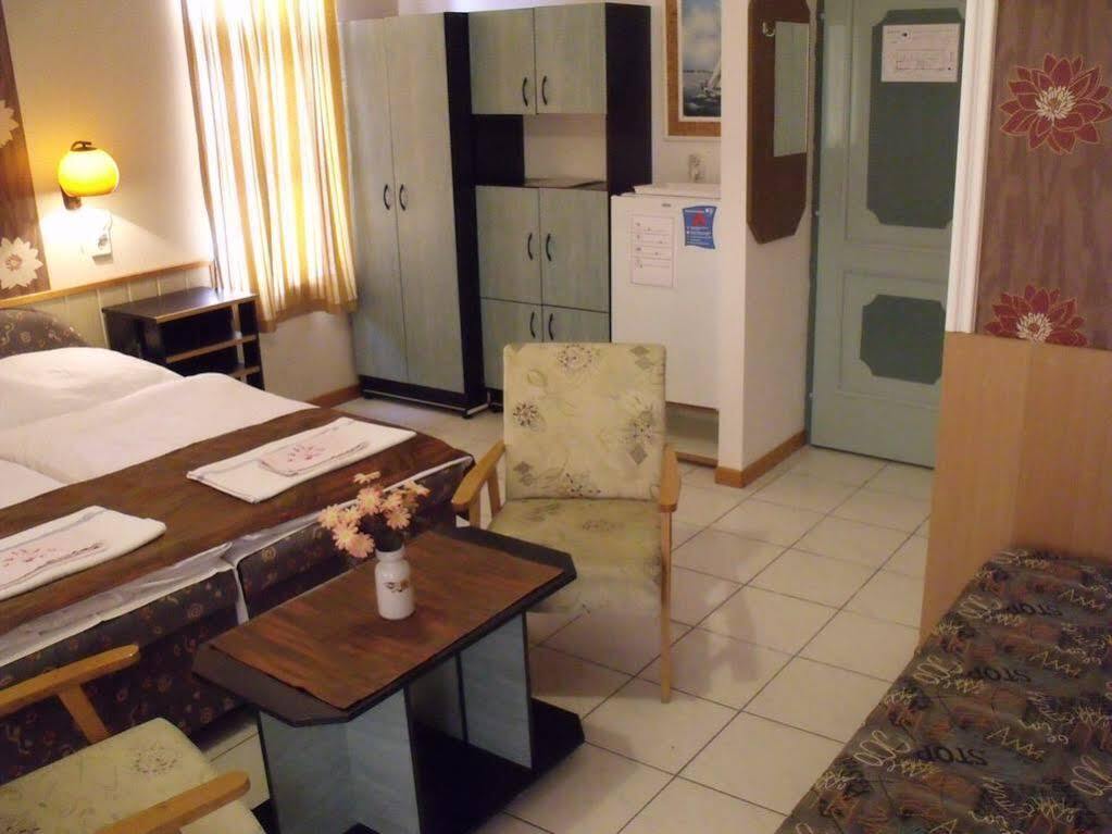巴拉顿菲赖德Korona Panzio住宿加早餐旅馆 外观 照片